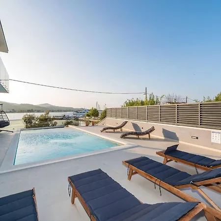 Casa de Férias My Dalmatia - Luxury Tala With Amazing Sea View, Private Heated Pool And Sauna Pašman